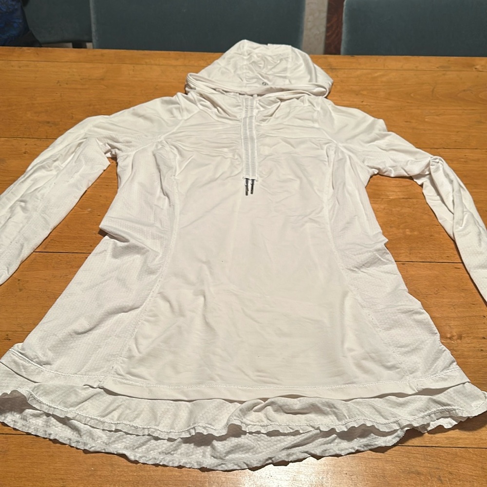 Great condition white Lululemon lulu lightweight sweatshirt with thumb holes.